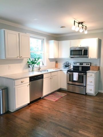 547 Harding Pl, Nashville, TN 37211