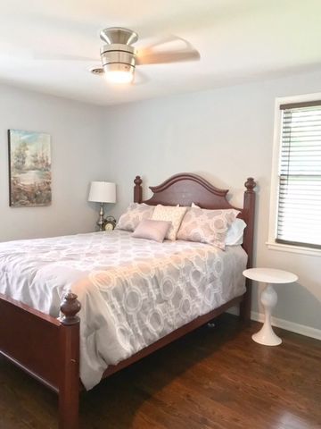 547 Harding Pl, Nashville, TN 37211