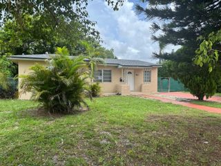 860 NE 164th St, North Miami Beach, FL 33162