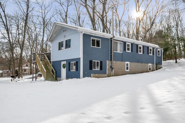 14 Cove Drive, Derry, NH 03038