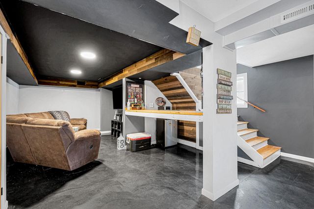 14 Cove Drive, Derry, NH 03038