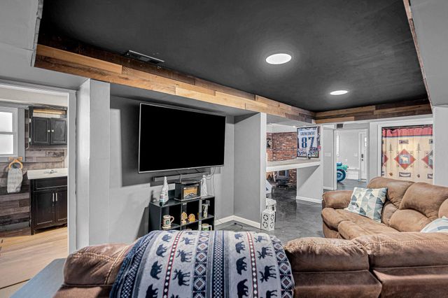 14 Cove Drive, Derry, NH 03038