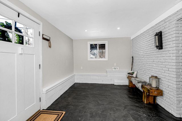 14 Cove Drive, Derry, NH 03038