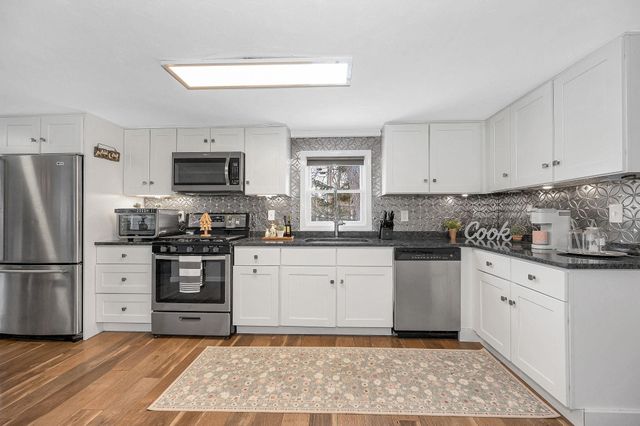 14 Cove Drive, Derry, NH 03038