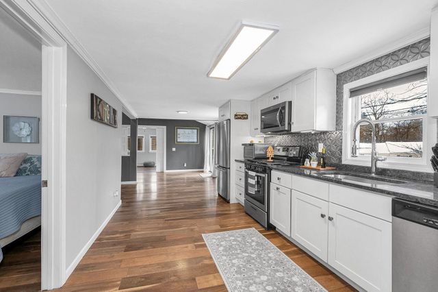 14 Cove Drive, Derry, NH 03038