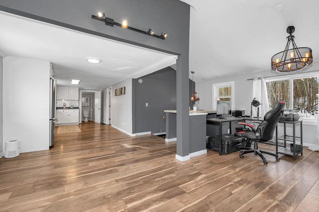 14 Cove Drive, Derry, NH 03038