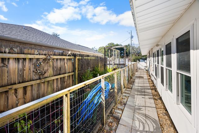 366 NE Osborne Drive, Fort Walton Beach, FL 32548