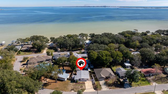 366 NE Osborne Drive, Fort Walton Beach, FL 32548