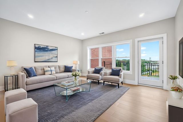 62 Foundry St 504, Wakefield, MA 01880
