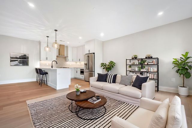 62 Foundry St 504, Wakefield, MA 01880