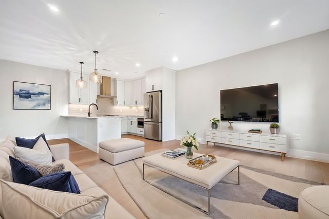 62 Foundry St 504, Wakefield, MA 01880