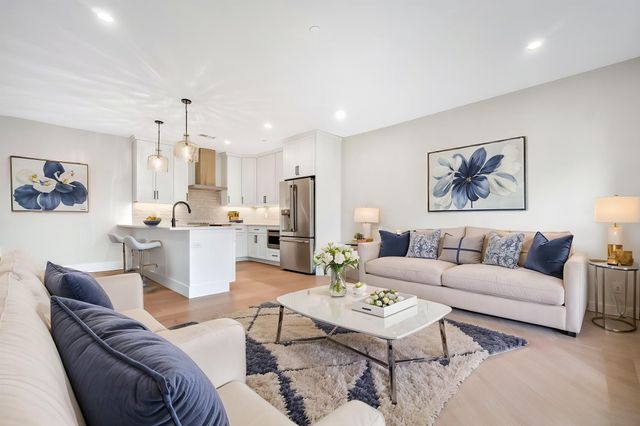 62 Foundry St 504, Wakefield, MA 01880