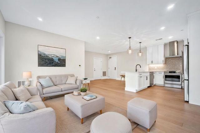 62 Foundry St 504, Wakefield, MA 01880