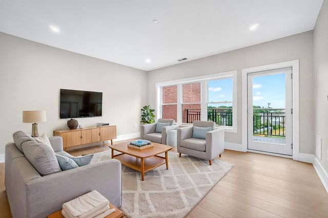 62 Foundry St 504, Wakefield, MA 01880