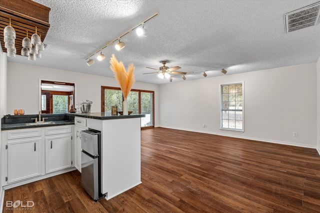 201 Rolling Meadows Lane, Bossier City, LA 71112