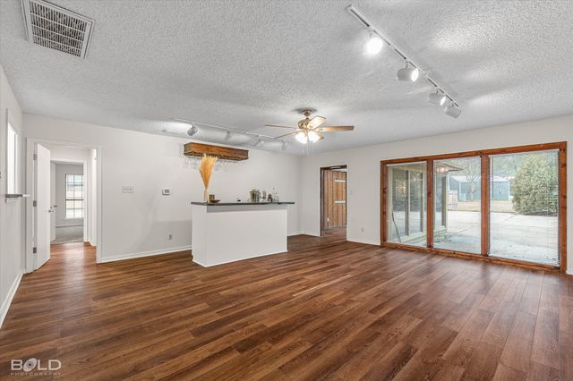 201 Rolling Meadows Lane, Bossier City, LA 71112