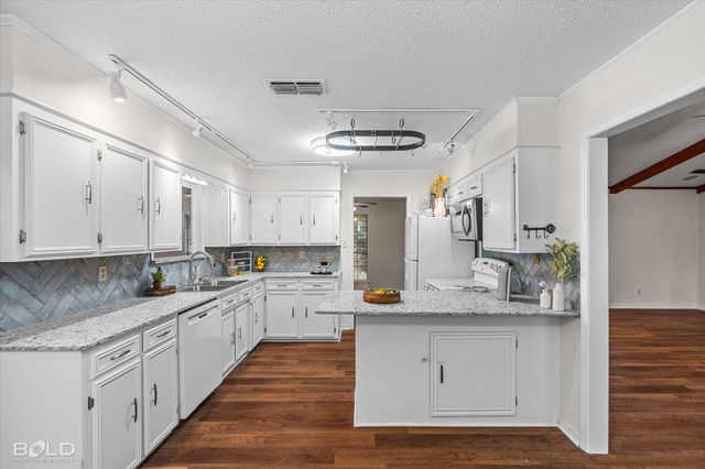 201 Rolling Meadows Lane, Bossier City, LA 71112