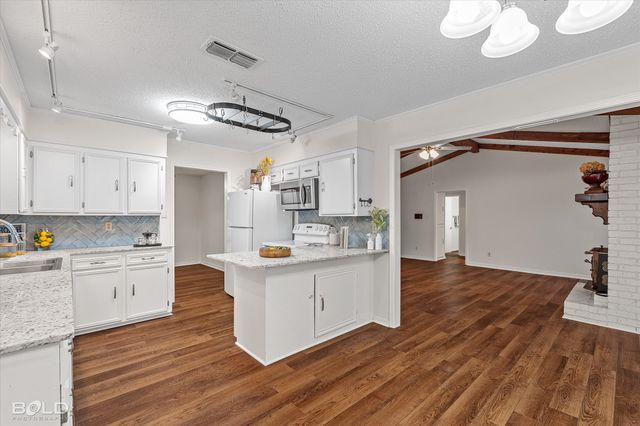 201 Rolling Meadows Lane, Bossier City, LA 71112