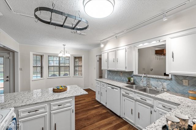 201 Rolling Meadows Lane, Bossier City, LA 71112