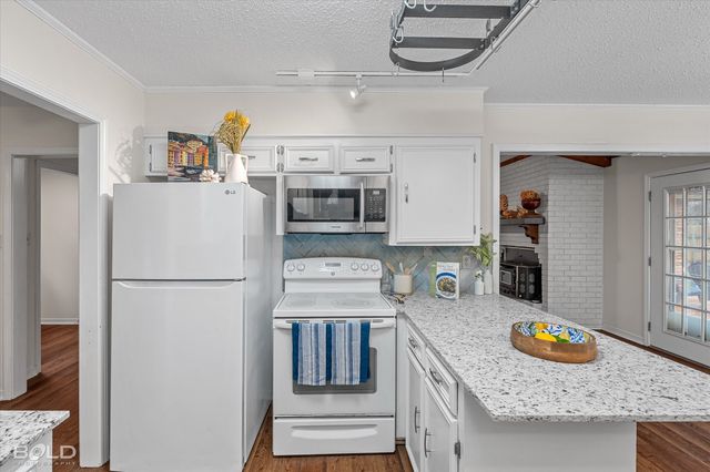 201 Rolling Meadows Lane, Bossier City, LA 71112