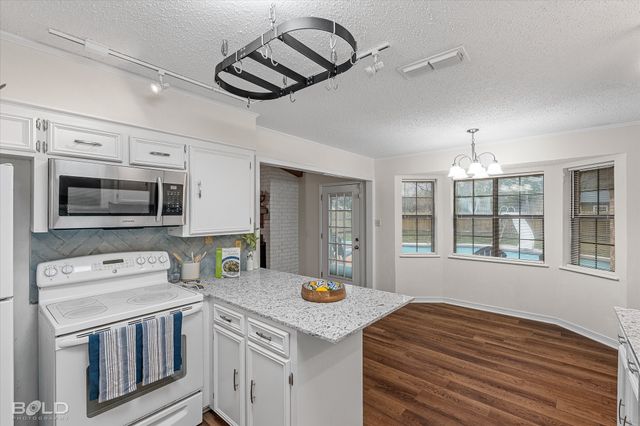 201 Rolling Meadows Lane, Bossier City, LA 71112