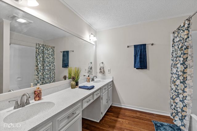 201 Rolling Meadows Lane, Bossier City, LA 71112