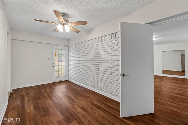 201 Rolling Meadows Lane, Bossier City, LA 71112