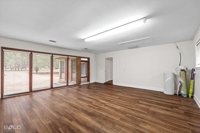 201 Rolling Meadows Lane, Bossier City, LA 71112