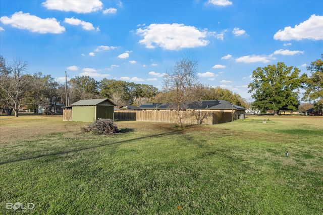 201 Rolling Meadows Lane, Bossier City, LA 71112
