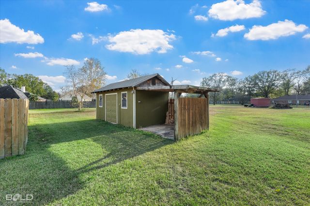 201 Rolling Meadows Lane, Bossier City, LA 71112