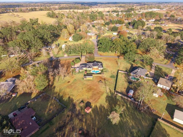 201 Rolling Meadows Lane, Bossier City, LA 71112