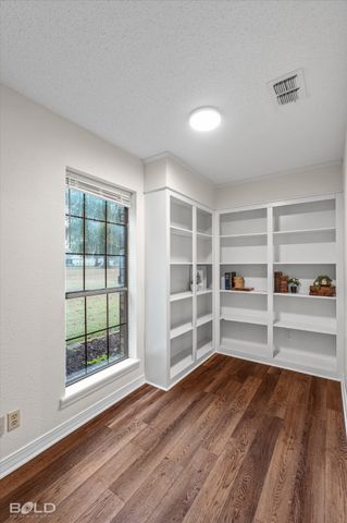 201 Rolling Meadows Lane, Bossier City, LA 71112