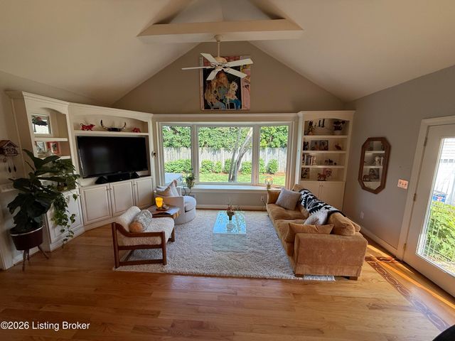 105 Brown Ave, Louisville, KY 40207