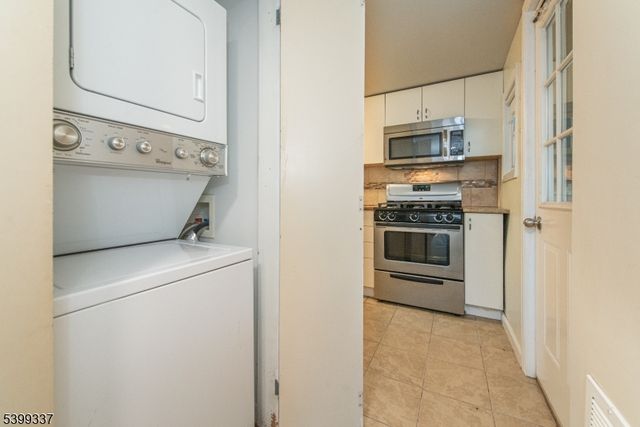 354 Maxim Dr, Hopatcong Boro, NJ 07843