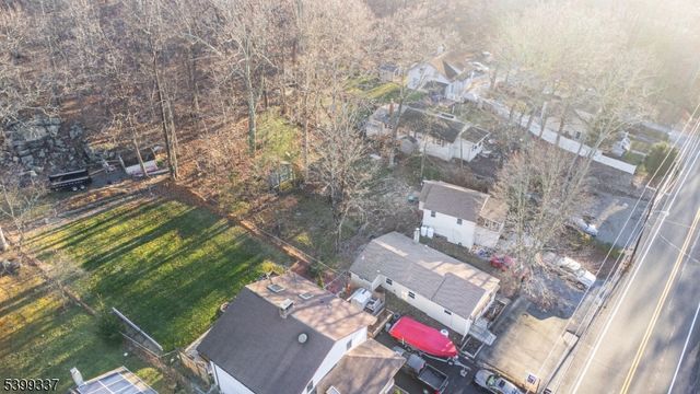 354 Maxim Dr, Hopatcong Boro, NJ 07843