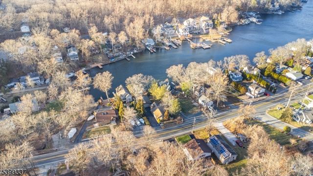 354 Maxim Dr, Hopatcong Boro, NJ 07843