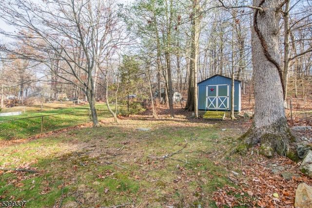 354 Maxim Dr, Hopatcong Boro, NJ 07843