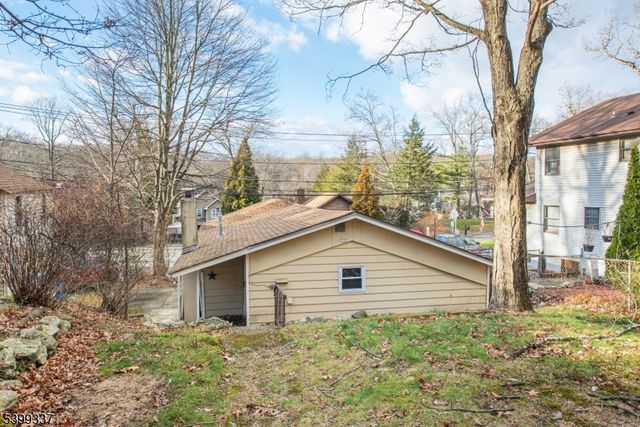 354 Maxim Dr, Hopatcong Boro, NJ 07843