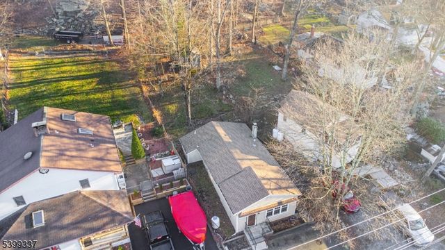 354 Maxim Dr, Hopatcong Boro, NJ 07843