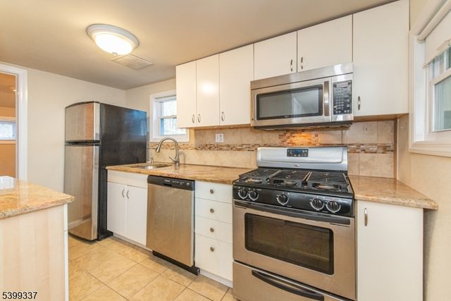 354 Maxim Dr, Hopatcong Boro, NJ 07843