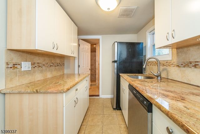 354 Maxim Dr, Hopatcong Boro, NJ 07843