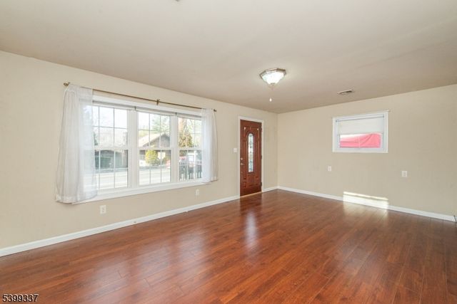 354 Maxim Dr, Hopatcong Boro, NJ 07843