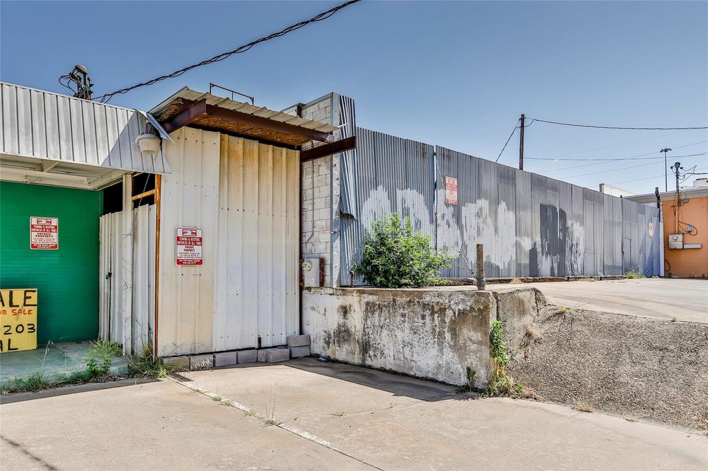 2108 W Prairie Street, Denton, TX 76201