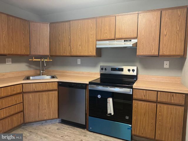 2408 BEACON HILL, Holland, PA 18966