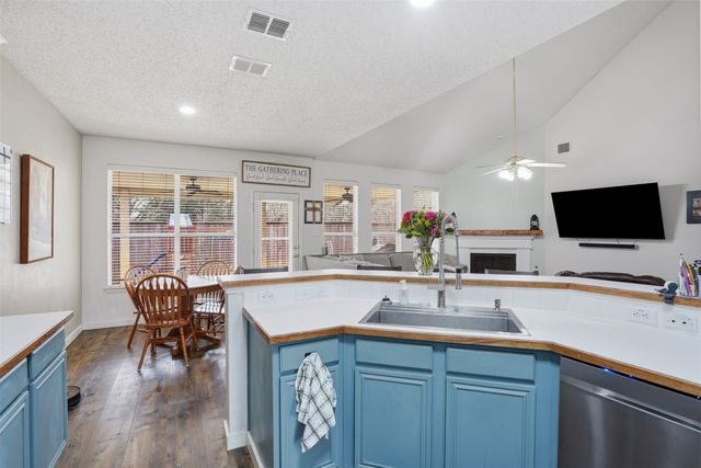 1012 Wedgewood Drive, Mansfield, TX 76063