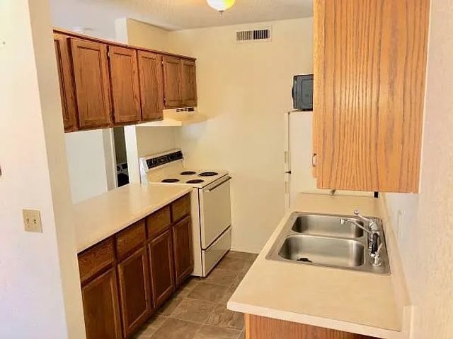 938 W Cleveland Street 104, Fayetteville, AR 72701