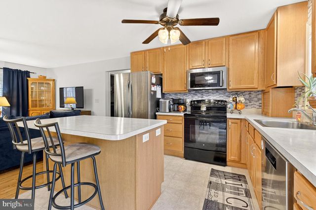 926 SWEETBAY LN, Lebanon, PA 17046