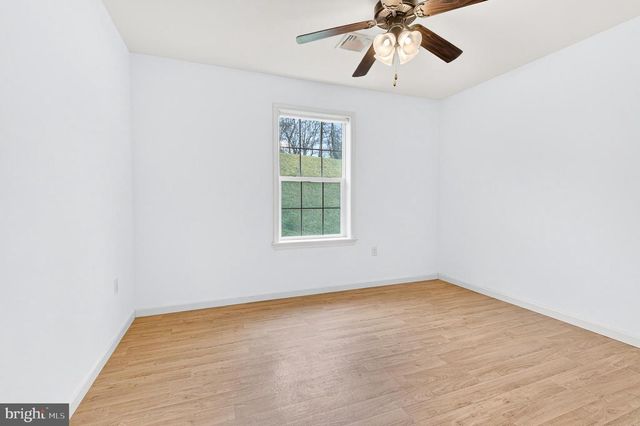 926 SWEETBAY LN, Lebanon, PA 17046