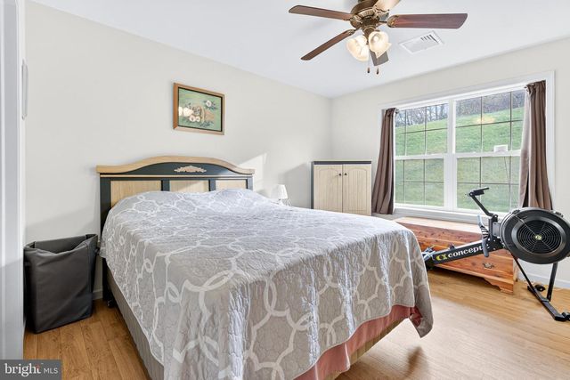 926 SWEETBAY LN, Lebanon, PA 17046