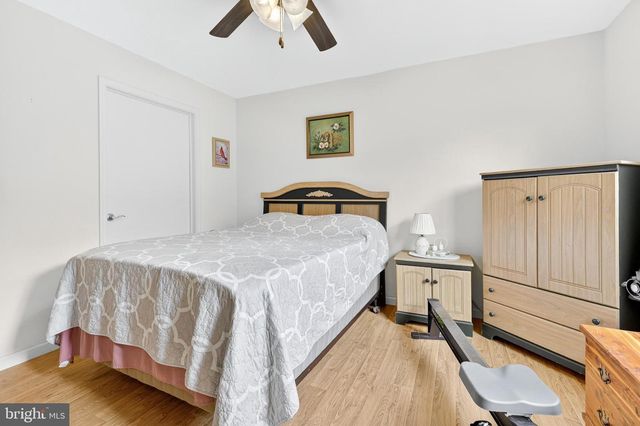 926 SWEETBAY LN, Lebanon, PA 17046